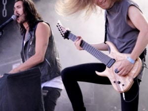 BETRAYINGTHEMARTYRS-Carine-Long-1
