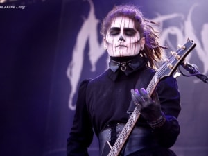 MOTIONLESSINWHITE-Carine-Long-2
