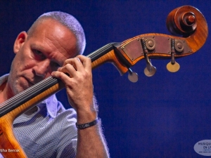 1.Avishai-Cohen-Trio_002