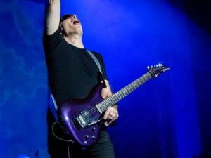 Joe_Satriani_Femina