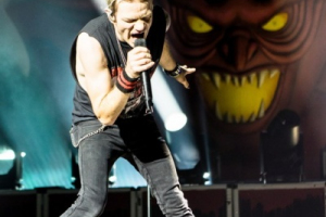 MEL-arena-sum41-3270