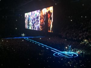 U2 IE stage