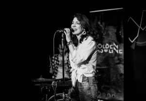 GOLDEN GASOLINE @Carolyn Caro 1 sur 1 16