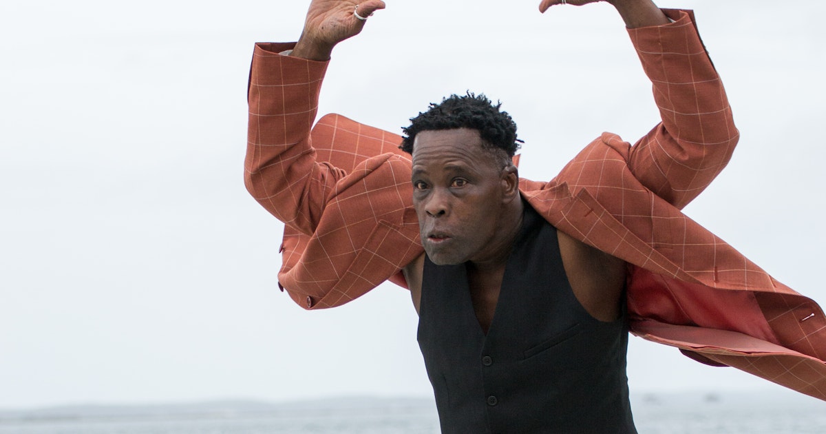 AU DELÀ DE L’OMBRE : MÉMOIRE ET RÉSILIENCE 175 cie fabre senou